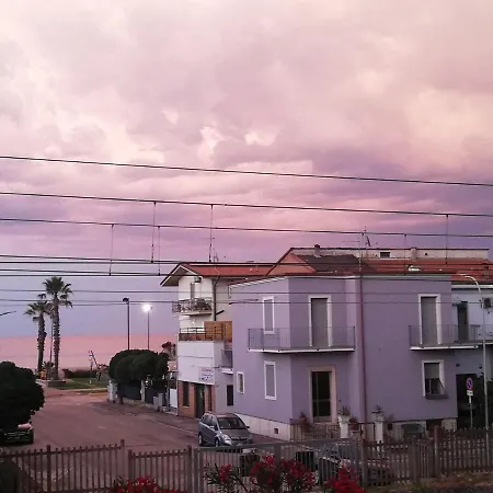בית הארחה La Dimora Di Lola Affittacamere 3*