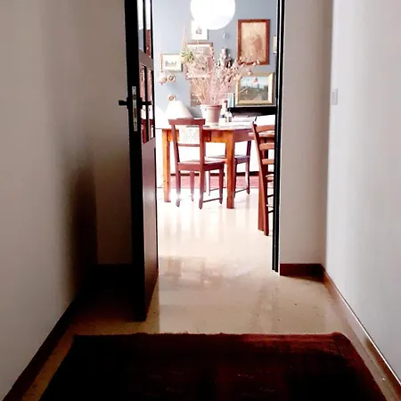 בית הארחה La Dimora Di Lola Affittacamere 3*
