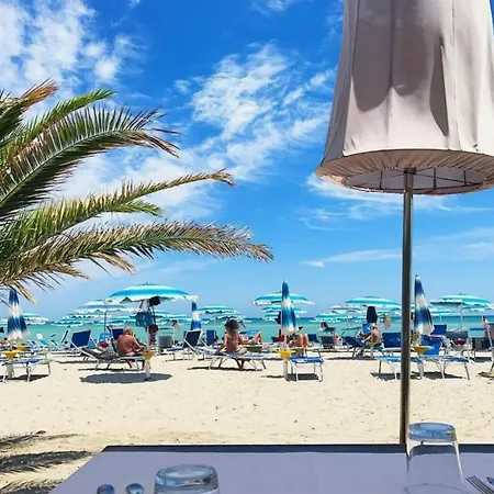 La Dimora Di Lola Affittacamere Vendégház Porto SantʼElpidio