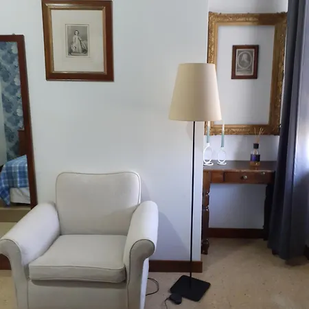 La Dimora Di Lola Affittacamere בית הארחה 3*