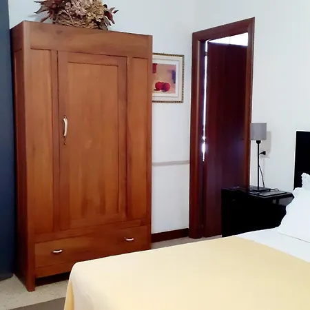 ゲストハウス La Dimora Di Lola Affittacamere Porto SantʼElpidio